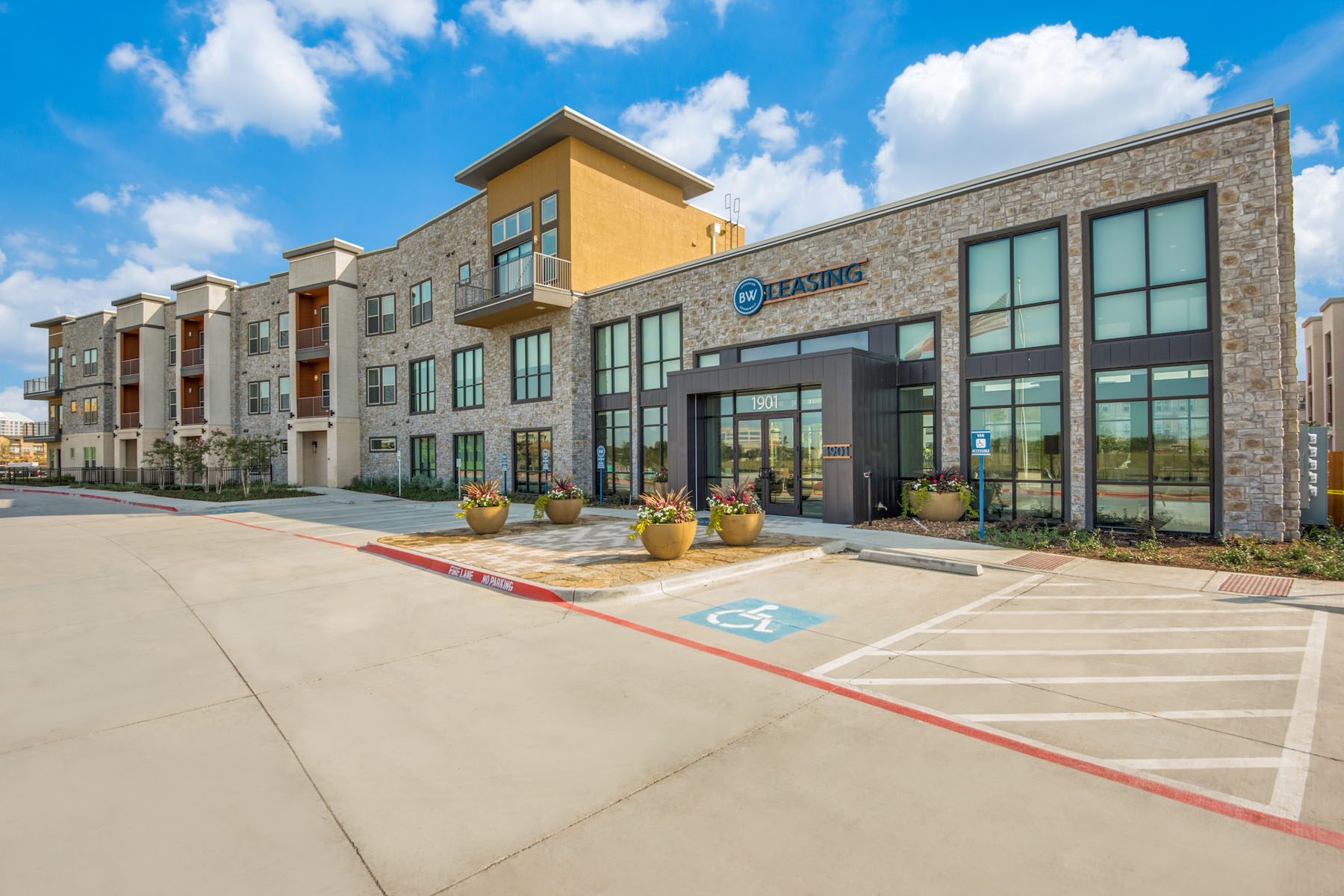 Jefferson Boardwalk leasing office entrance