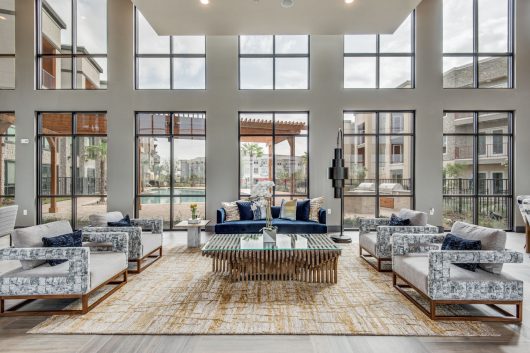 Jefferson Boardwalk lobby and coffee table with seating