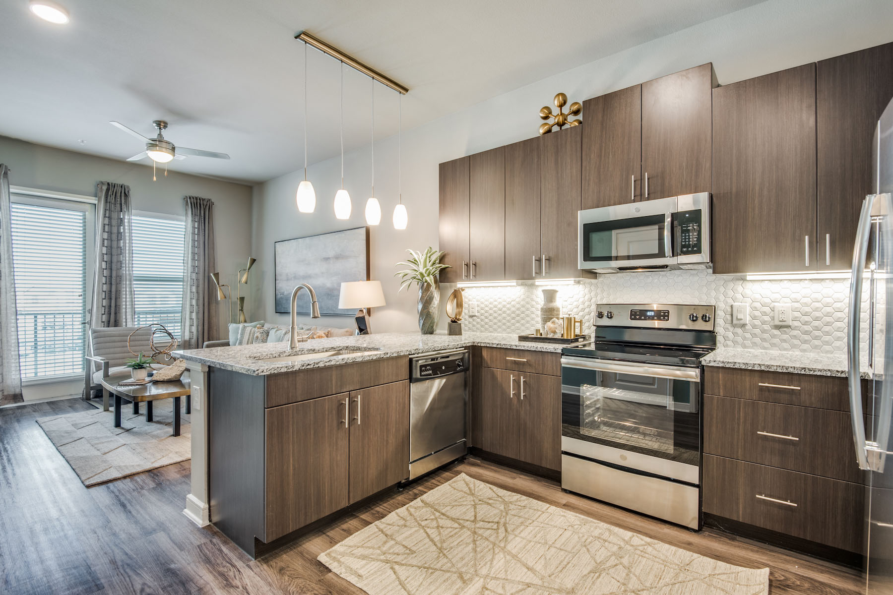 Jefferson Boardwalk kitchen and living room