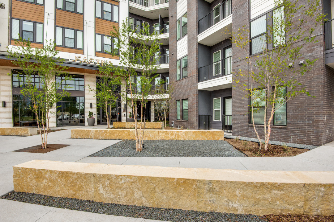 Jefferson Innova exterior courtyard